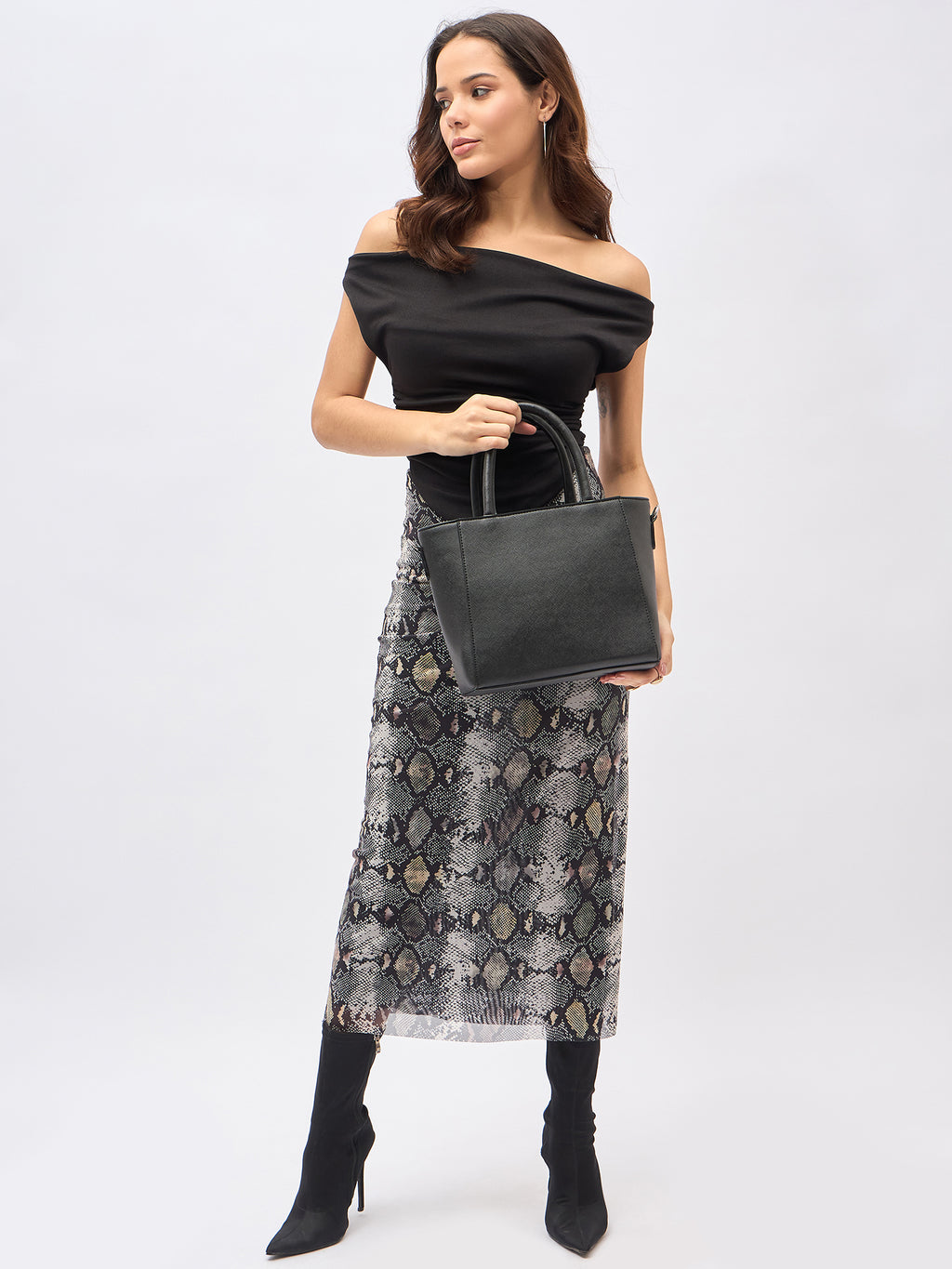 Shell hand-held bag Black