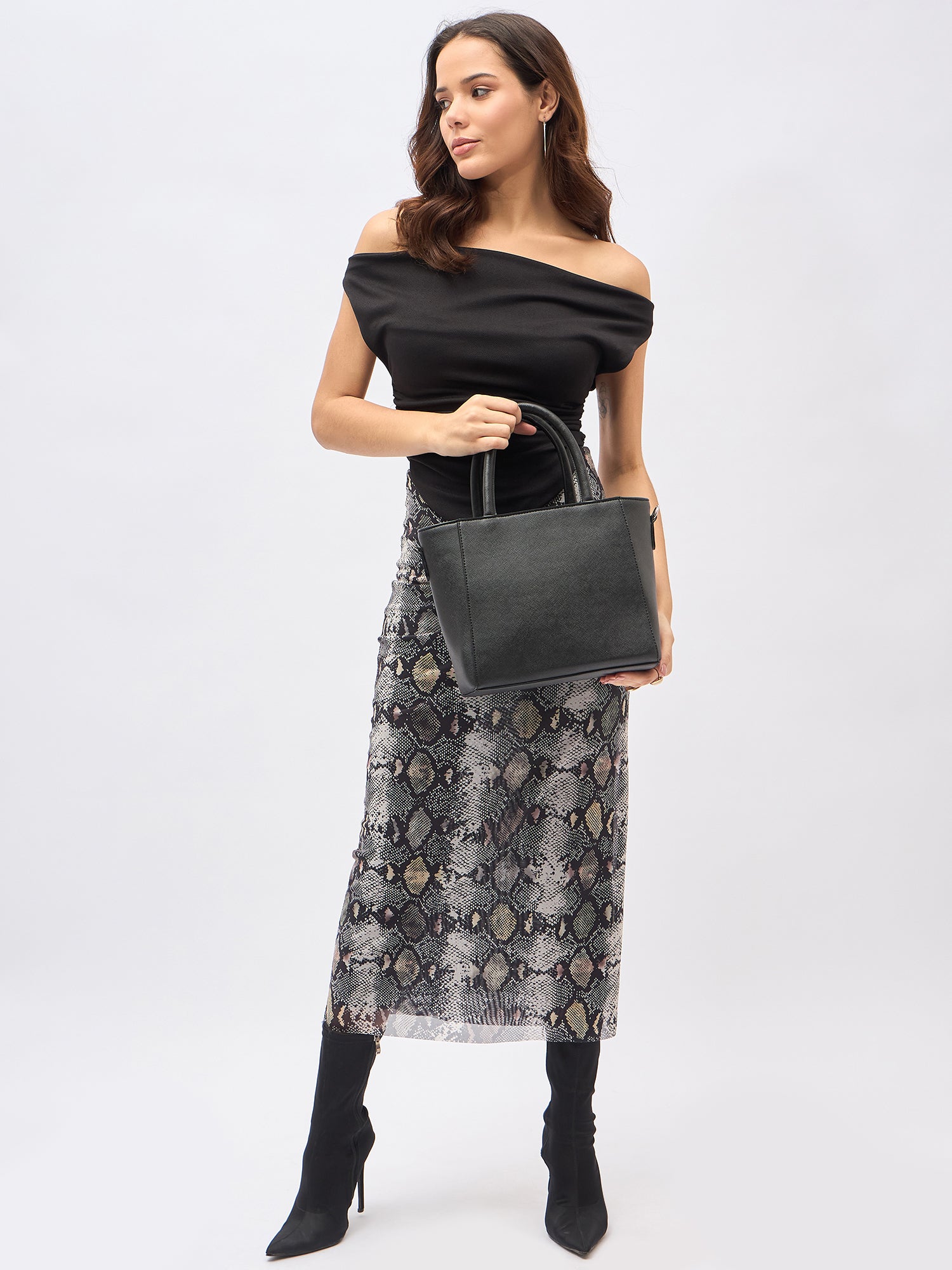 Shell hand-held bag Black